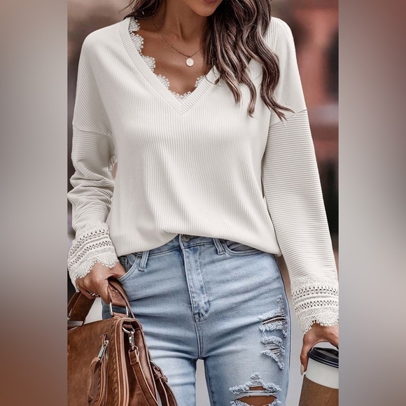 V-Neck Charm Spliced Laced Ribbed Top - Picture 2 of 4